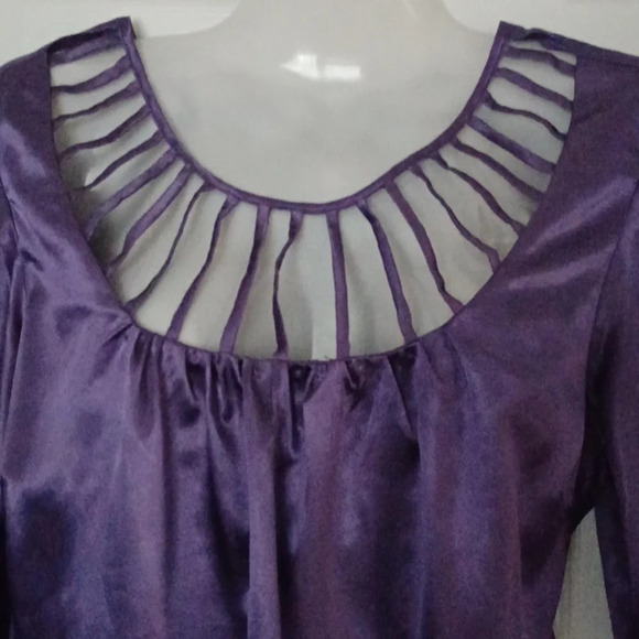 💙 🏍silky  to touch purple Blouse - Picture 5 of 9
